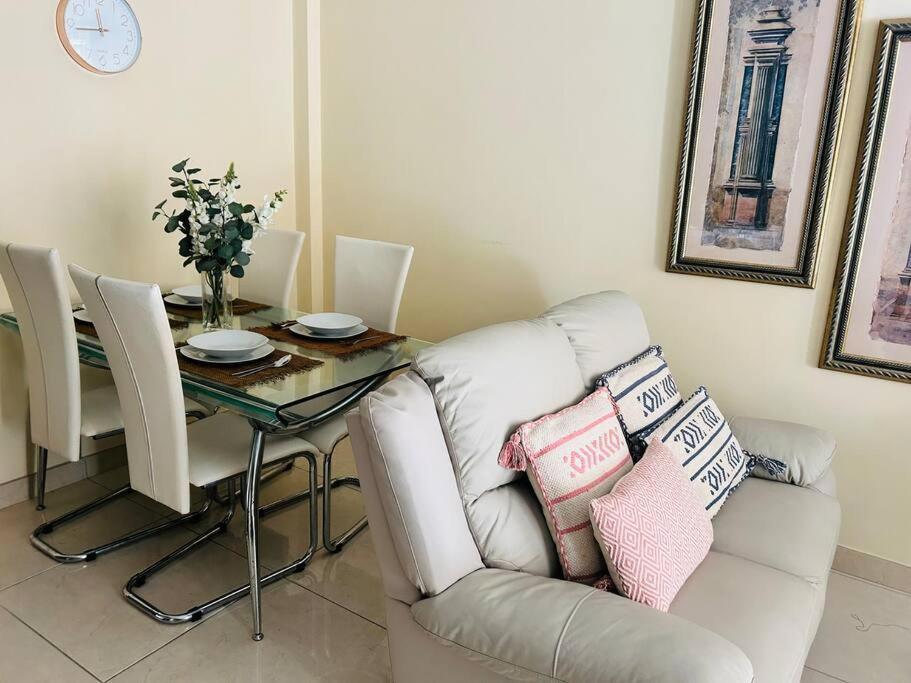 شقة Flat On The Paseo Maritamo! إِستيبونا المظهر الخارجي الصورة